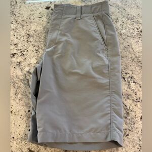 Under Armour Gray Golf Shorts Size 32